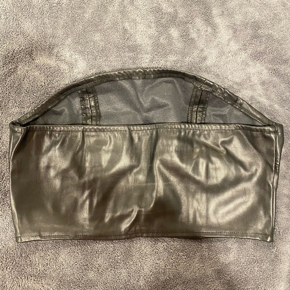 Faux leather black crop top - Picture 2 of 2